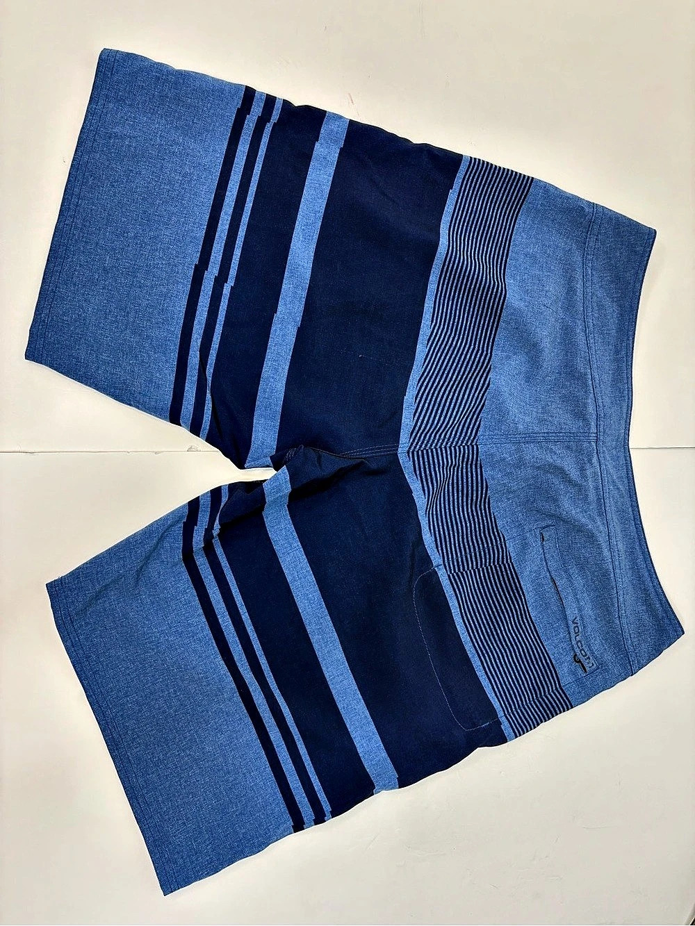 Volcom Static Division Boardshort Blue Striped Size 34 - Picture 2 of 3